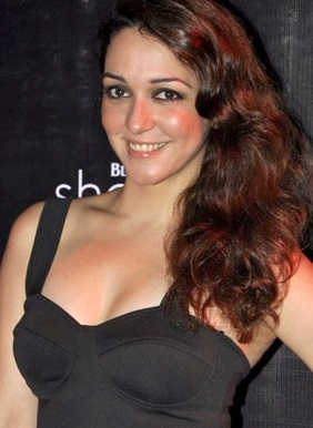 Nauheed Cyrusi